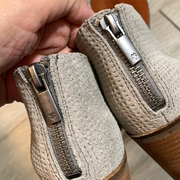 Lucky Brand Powe Taupe Suede Ankle Boots Stacked Heel size 7 - Picture 5 of 11